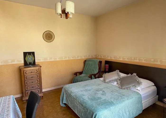 Appartement Calme Avec Balcon Et Parking Au Coeur D'aix-les-bains - Fr-1-555-93 Aix-les-Bains