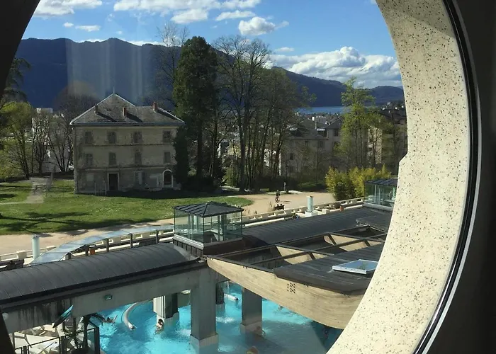 Calme Avec Balcon Et Parking Au Coeur D'aix-les-bains - Fr-1-555-93 Appartement *