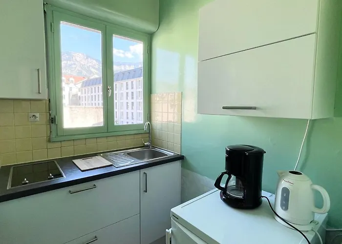 Calme Avec Balcon Et Parking Au Coeur D'aix-les-bains - Fr-1-555-93